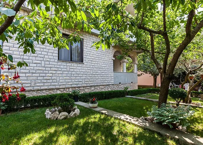 Perica Πανσιόν